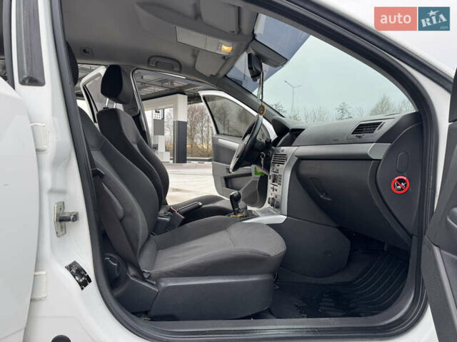 Білий Опель Астра, об'ємом двигуна 1.7 л та пробігом 306 тис. км за 4950 $, фото 10 на Automoto.ua