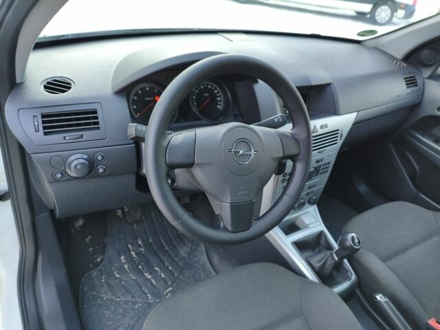 Белый Опель Астра, объемом двигателя 1.6 л и пробегом 193 тыс. км за 5700 $, фото 16 на Automoto.ua