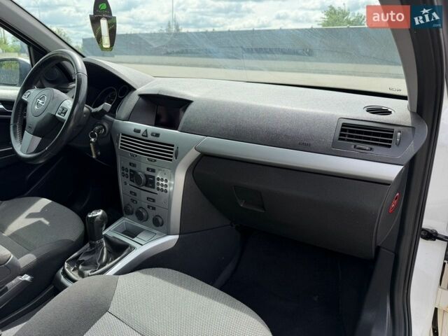 Білий Опель Астра, об'ємом двигуна 1.69 л та пробігом 217 тис. км за 4600 $, фото 53 на Automoto.ua