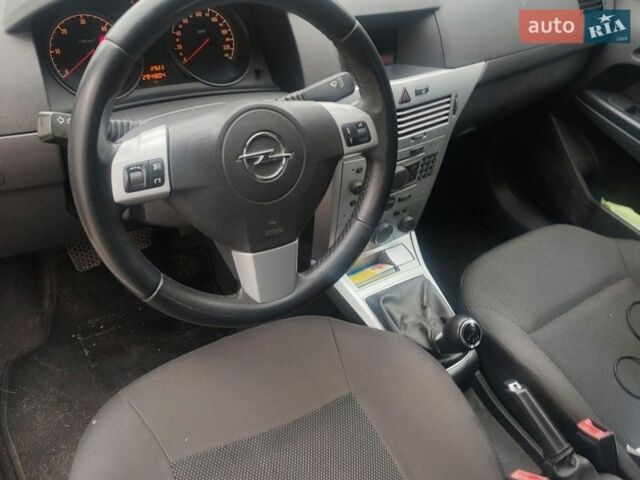 Белый Опель Астра, объемом двигателя 1.7 л и пробегом 294 тыс. км за 5510 $, фото 6 на Automoto.ua