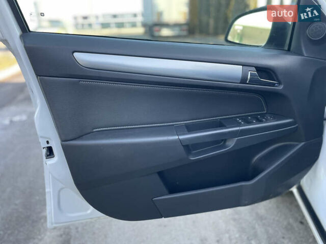 Белый Опель Астра, объемом двигателя 1.69 л и пробегом 194 тыс. км за 5500 $, фото 19 на Automoto.ua