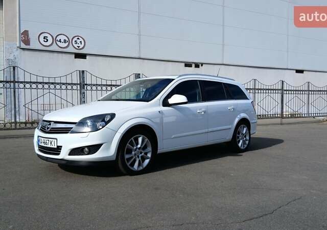 Белый Опель Астра, объемом двигателя 1.69 л и пробегом 272 тыс. км за 6000 $, фото 4 на Automoto.ua