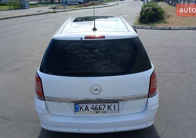 Белый Опель Астра, объемом двигателя 1.69 л и пробегом 272 тыс. км за 6000 $, фото 3 на Automoto.ua