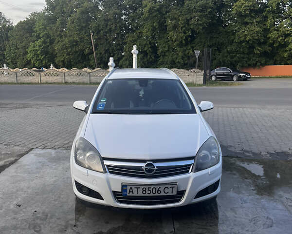 Белый Опель Астра, объемом двигателя 1.69 л и пробегом 263 тыс. км за 5800 $, фото 1 на Automoto.ua