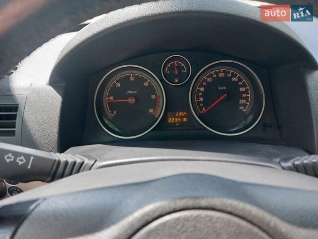 Белый Опель Астра, объемом двигателя 1.7 л и пробегом 220 тыс. км за 6500 $, фото 12 на Automoto.ua