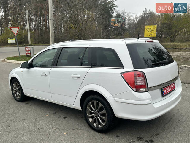 Белый Опель Астра, объемом двигателя 1.6 л и пробегом 223 тыс. км за 6199 $, фото 3 на Automoto.ua