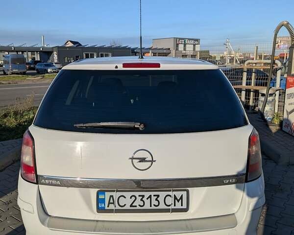 Белый Опель Астра, объемом двигателя 1.7 л и пробегом 275 тыс. км за 5500 $, фото 2 на Automoto.ua