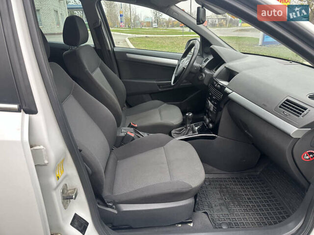 Белый Опель Астра, объемом двигателя 1.6 л и пробегом 223 тыс. км за 6199 $, фото 12 на Automoto.ua