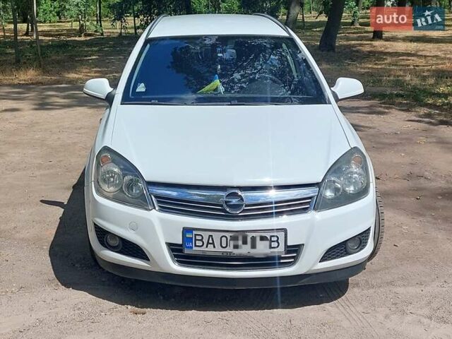 Белый Опель Астра, объемом двигателя 1.7 л и пробегом 220 тыс. км за 6500 $, фото 4 на Automoto.ua