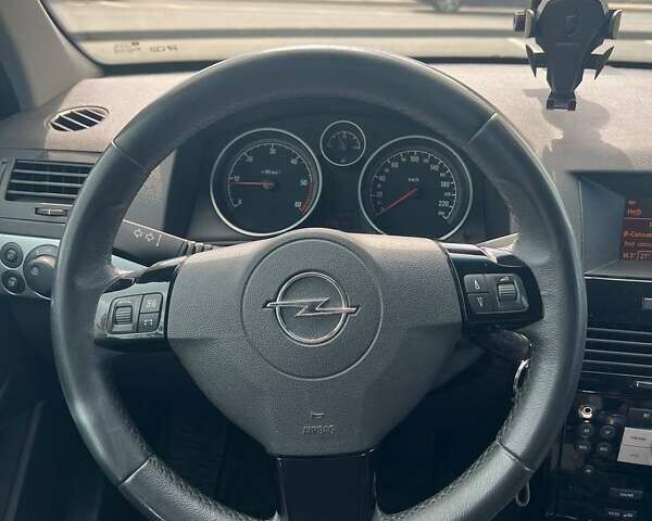 Опель Астра 2010 у Луцьку на Automoto.ua Білий Опель Астра, об'ємом двигуна 1.9 л та пробігом 240 тис. км за 6700 $, фото 6 на Automoto.ua