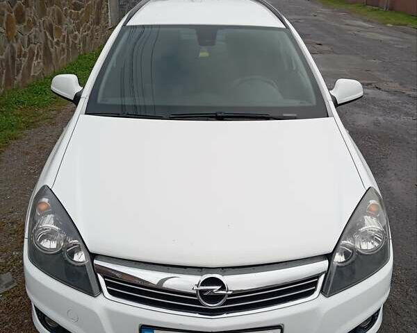 Белый Опель Астра, объемом двигателя 1.7 л и пробегом 245 тыс. км за 5250 $, фото 2 на Automoto.ua