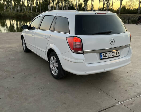 Белый Опель Астра, объемом двигателя 1.69 л и пробегом 271 тыс. км за 5700 $, фото 2 на Automoto.ua