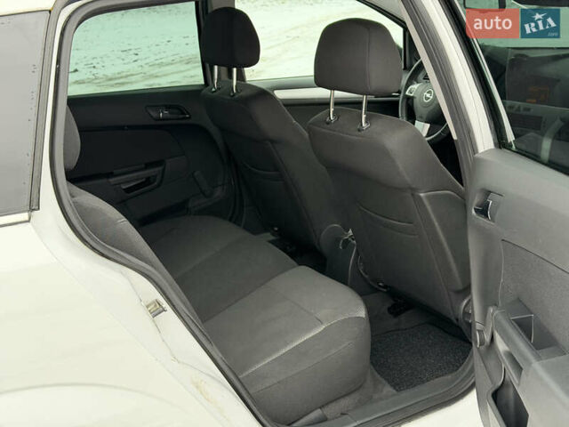 Білий Опель Астра, об'ємом двигуна 1.6 л та пробігом 198 тис. км за 5350 $, фото 12 на Automoto.ua