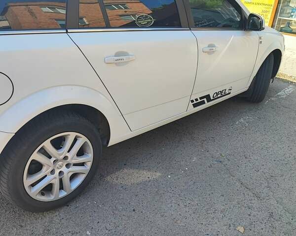 Белый Опель Астра, объемом двигателя 1.69 л и пробегом 320 тыс. км за 5800 $, фото 13 на Automoto.ua