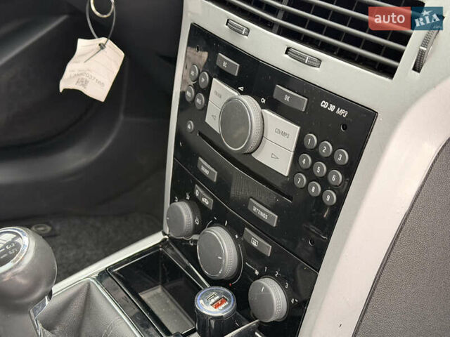 Білий Опель Астра, об'ємом двигуна 1.6 л та пробігом 198 тис. км за 5350 $, фото 23 на Automoto.ua