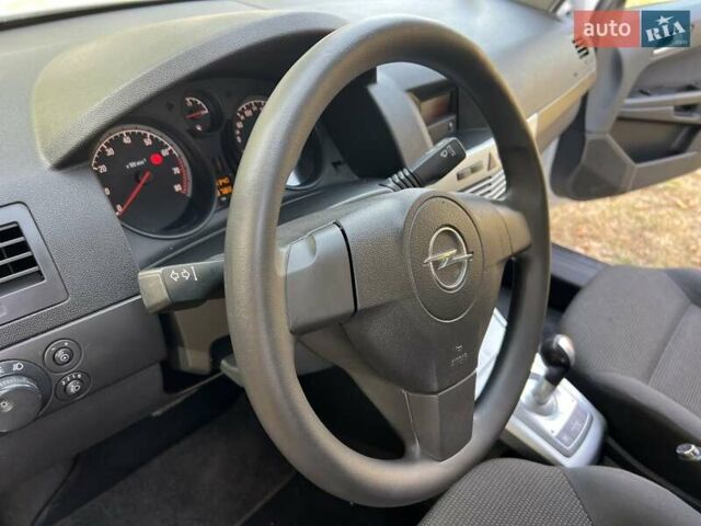 Опель Астра 2010 в Нежине на Automoto.ua Белый Опель Астра, объемом двигателя 1.6 л и пробегом 209 тыс. км за 6100 $, фото 36 на Automoto.ua