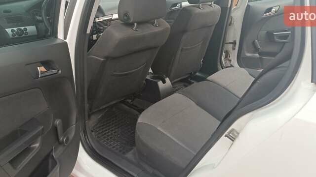 Опель Астра 2010 у Первомайськ на Automoto.ua Білий Опель Астра, об'ємом двигуна 1.7 л та пробігом 271 тис. км за 5500 $, фото 14 на Automoto.ua