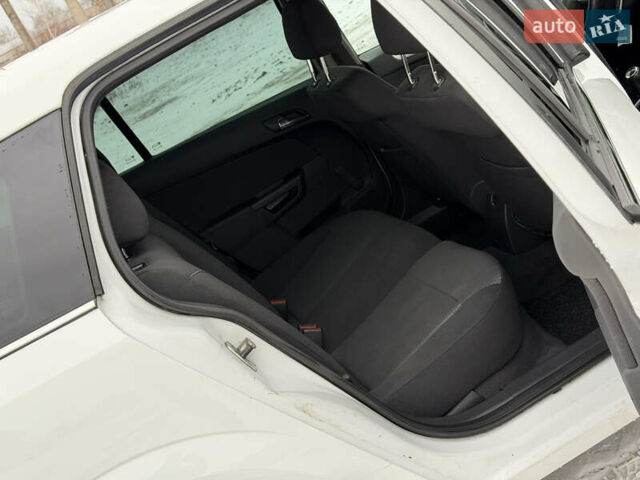 Білий Опель Астра, об'ємом двигуна 1.6 л та пробігом 198 тис. км за 5350 $, фото 24 на Automoto.ua