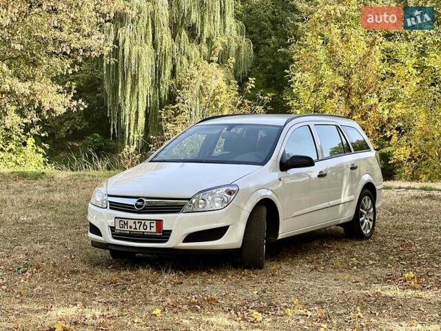 Опель Астра 2010 в Нежине на Automoto.ua Белый Опель Астра, объемом двигателя 1.6 л и пробегом 209 тыс. км за 6100 $, фото 1 на Automoto.ua