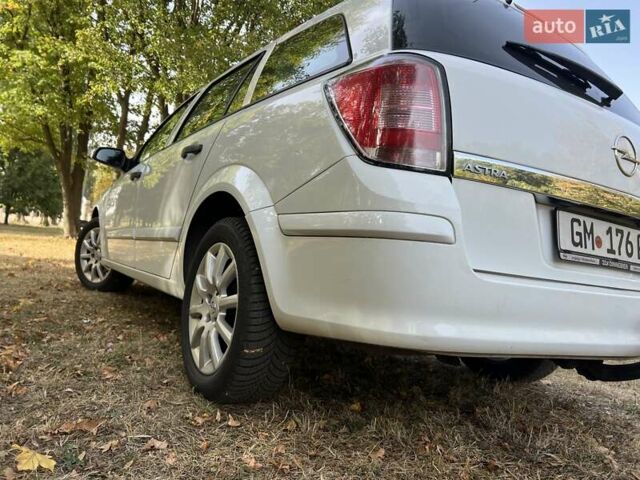 Опель Астра 2010 в Нежине на Automoto.ua Белый Опель Астра, объемом двигателя 1.6 л и пробегом 209 тыс. км за 6100 $, фото 11 на Automoto.ua