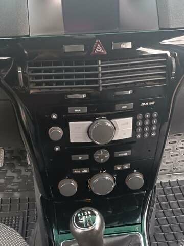 Опель Астра 2010 у Первомайськ на Automoto.ua Білий Опель Астра, об'ємом двигуна 1.7 л та пробігом 271 тис. км за 5500 $, фото 18 на Automoto.ua