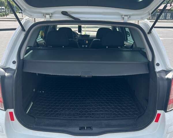 Опель Астра 2010 у Луцьку на Automoto.ua Білий Опель Астра, об'ємом двигуна 1.9 л та пробігом 240 тис. км за 6700 $, фото 14 на Automoto.ua