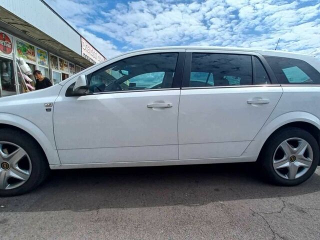 Опель Астра 2010 в Мукачеве на Automoto.ua Белый Опель Астра, объемом двигателя 1.7 л и пробегом 314 тыс. км за 4500 $, фото 1 на Automoto.ua