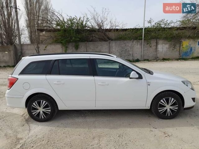 Белый Опель Астра, объемом двигателя 1.69 л и пробегом 200 тыс. км за 6000 $, фото 3 на Automoto.ua