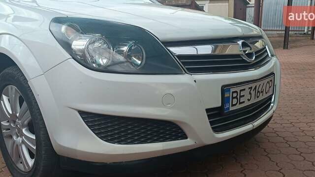 Опель Астра 2010 у Первомайськ на Automoto.ua Білий Опель Астра, об'ємом двигуна 1.7 л та пробігом 271 тис. км за 5500 $, фото 11 на Automoto.ua