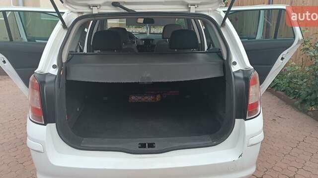 Опель Астра 2010 у Первомайськ на Automoto.ua Білий Опель Астра, об'ємом двигуна 1.7 л та пробігом 271 тис. км за 5500 $, фото 13 на Automoto.ua