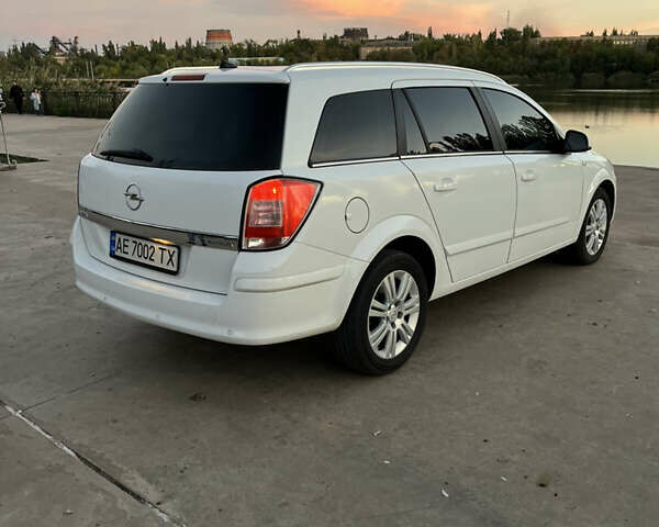 Белый Опель Астра, объемом двигателя 1.69 л и пробегом 271 тыс. км за 5700 $, фото 3 на Automoto.ua