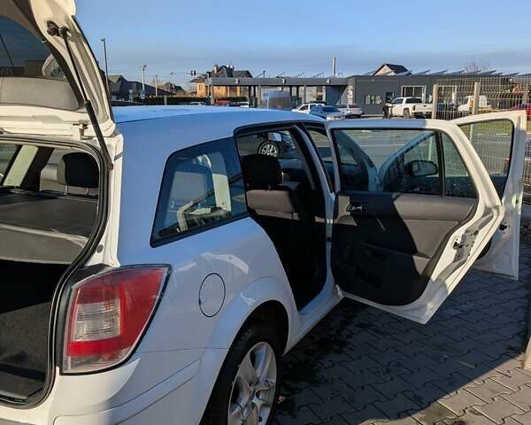 Белый Опель Астра, объемом двигателя 1.7 л и пробегом 275 тыс. км за 5500 $, фото 4 на Automoto.ua