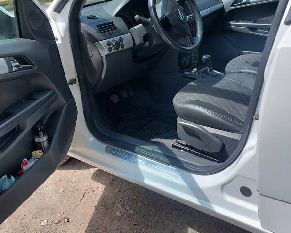 Білий Опель Астра, об'ємом двигуна 1.7 л та пробігом 230 тис. км за 6500 $, фото 11 на Automoto.ua