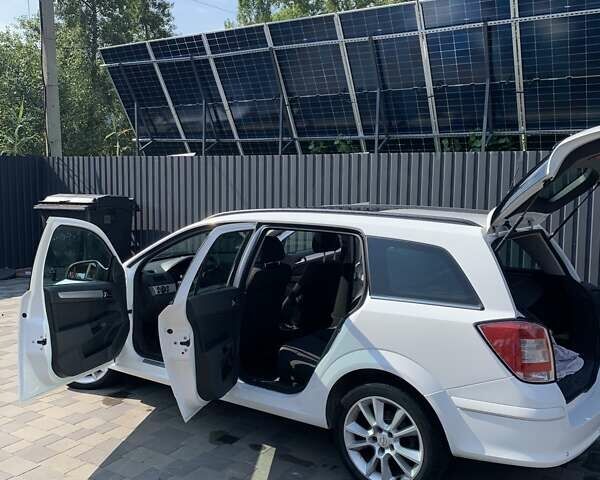 Опель Астра 2010 у Павлограде на Automoto.ua Білий Опель Астра, об'ємом двигуна 1.69 л та пробігом 240 тис. км за 6600 $, фото 6 на Automoto.ua