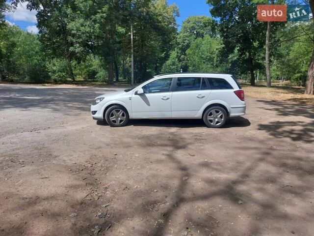 Белый Опель Астра, объемом двигателя 1.7 л и пробегом 220 тыс. км за 6500 $, фото 1 на Automoto.ua