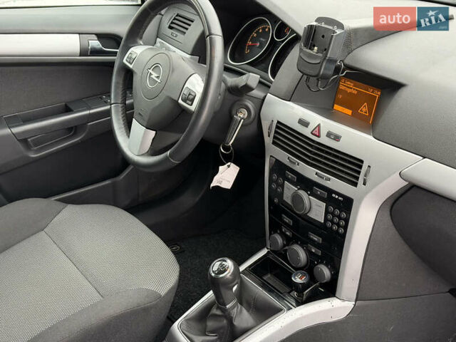 Білий Опель Астра, об'ємом двигуна 1.6 л та пробігом 198 тис. км за 5350 $, фото 27 на Automoto.ua