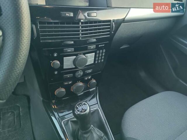 Белый Опель Астра, объемом двигателя 1.7 л и пробегом 245 тыс. км за 5600 $, фото 15 на Automoto.ua