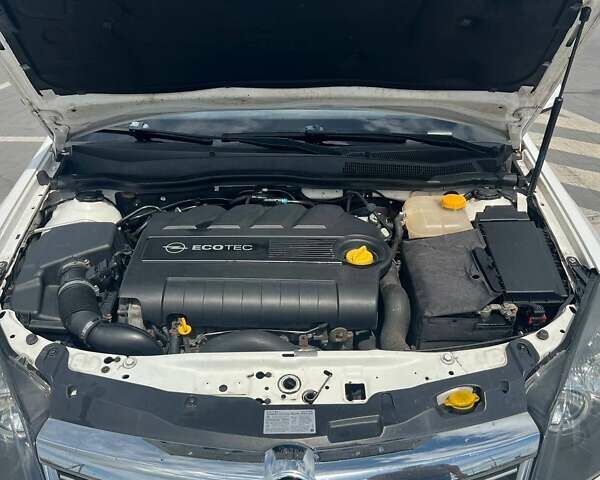 Опель Астра 2010 у Луцьку на Automoto.ua Білий Опель Астра, об'ємом двигуна 1.9 л та пробігом 240 тис. км за 6700 $, фото 17 на Automoto.ua