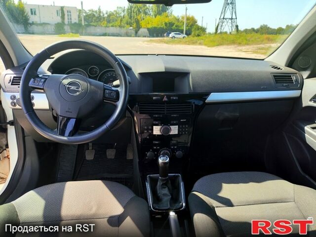 Опель Астра 2010 в Харькове на Automoto.ua Белый Опель Астра, объемом двигателя 1.6 л и пробегом 223 тыс. км за 6000 $, фото 5 на Automoto.ua