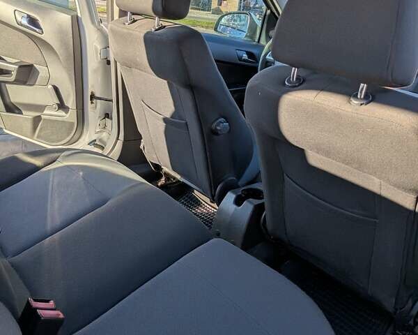 Белый Опель Астра, объемом двигателя 1.7 л и пробегом 275 тыс. км за 5500 $, фото 13 на Automoto.ua