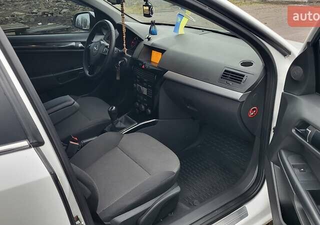 Білий Опель Астра, об'ємом двигуна 1.69 л та пробігом 280 тис. км за 5300 $, фото 43 на Automoto.ua