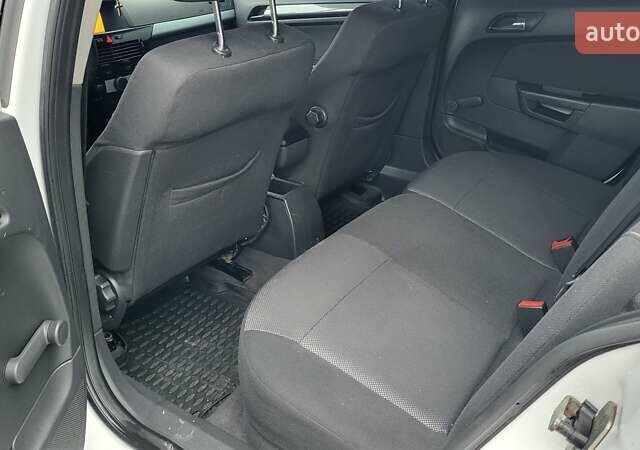 Білий Опель Астра, об'ємом двигуна 1.69 л та пробігом 280 тис. км за 5300 $, фото 46 на Automoto.ua