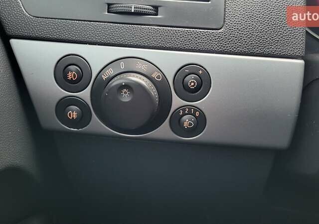 Білий Опель Астра, об'ємом двигуна 1.69 л та пробігом 280 тис. км за 5300 $, фото 39 на Automoto.ua