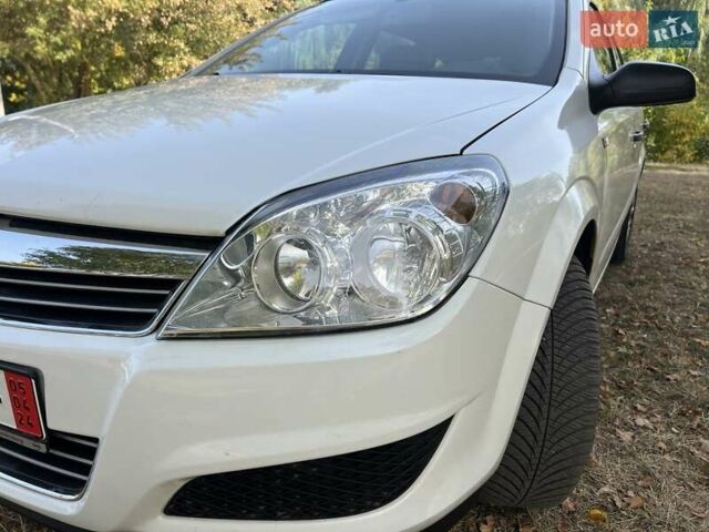 Опель Астра 2010 в Нежине на Automoto.ua Белый Опель Астра, объемом двигателя 1.6 л и пробегом 209 тыс. км за 6100 $, фото 18 на Automoto.ua