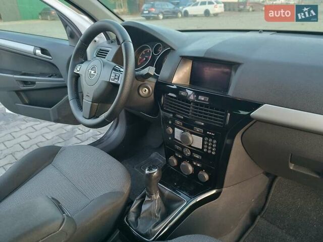 Белый Опель Астра, объемом двигателя 1.7 л и пробегом 245 тыс. км за 5600 $, фото 21 на Automoto.ua