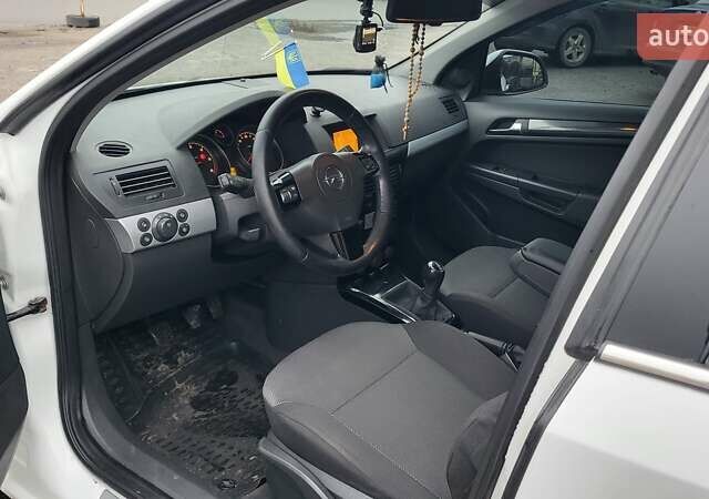 Білий Опель Астра, об'ємом двигуна 1.69 л та пробігом 280 тис. км за 5300 $, фото 29 на Automoto.ua