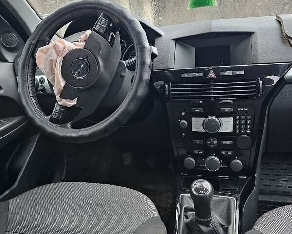 Белый Опель Астра, объемом двигателя 1.69 л и пробегом 170 тыс. км за 2000 $, фото 14 на Automoto.ua