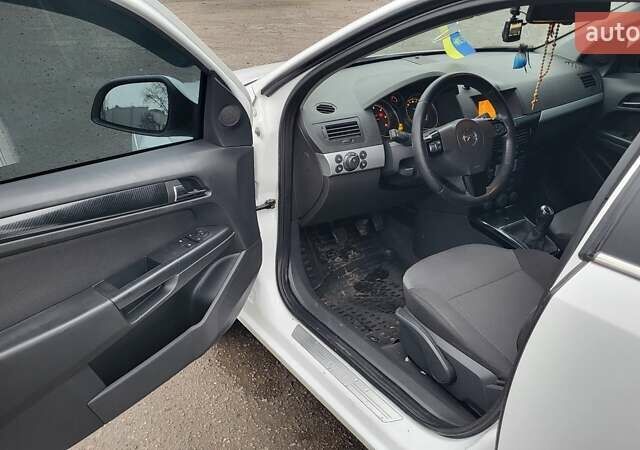 Білий Опель Астра, об'ємом двигуна 1.69 л та пробігом 280 тис. км за 5300 $, фото 28 на Automoto.ua