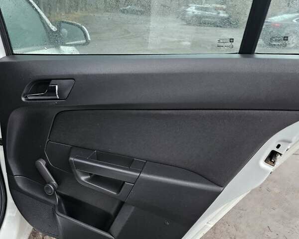 Белый Опель Астра, объемом двигателя 1.69 л и пробегом 170 тыс. км за 2000 $, фото 13 на Automoto.ua