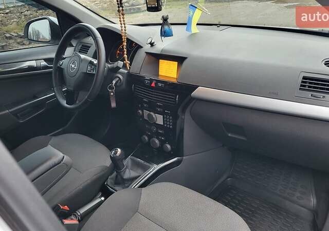 Білий Опель Астра, об'ємом двигуна 1.69 л та пробігом 280 тис. км за 5300 $, фото 44 на Automoto.ua